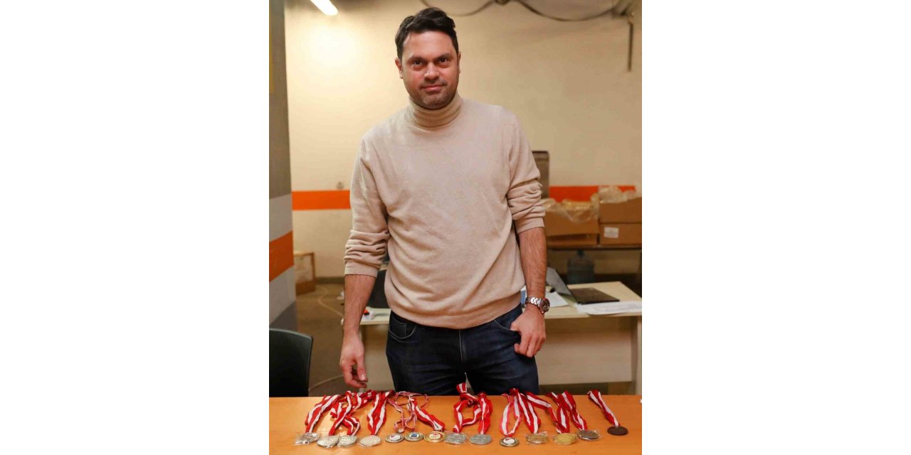 Galatasaraylı eski yüzücü Berke Turgan’dan depremzedelere destek