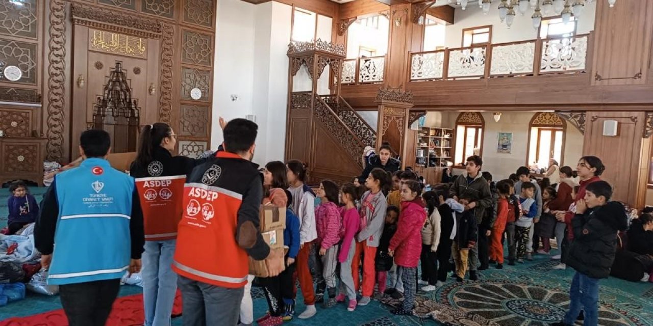 Gaziantep’te deprem mağduru çocuklar için camilerde etkinlikler düzenleniyor