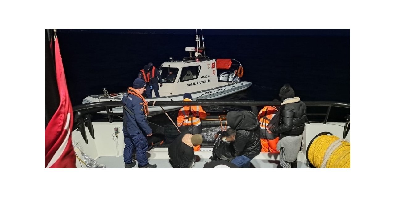 İzmir açıklarında 45 düzensiz göçmen kurtarıldı