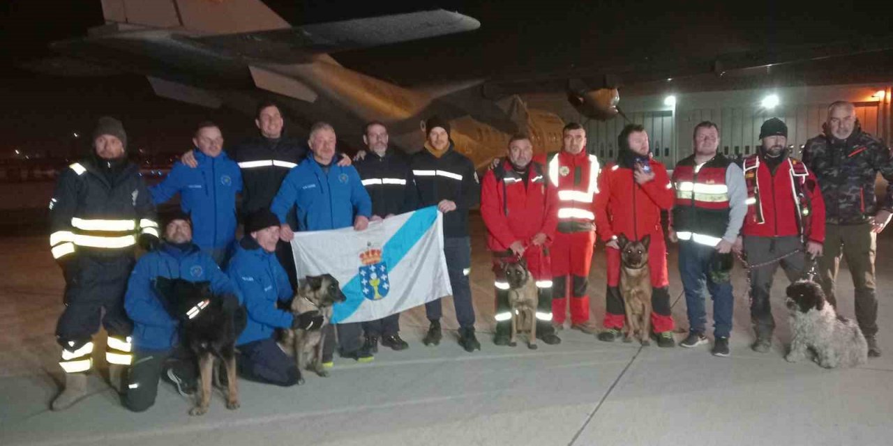 Adıyaman’daki deprem bölgesinde çalışan İspanyol ekip Türk Silahlı Kuvvetleri’ne ait uçakla İstanbul’a getirildi