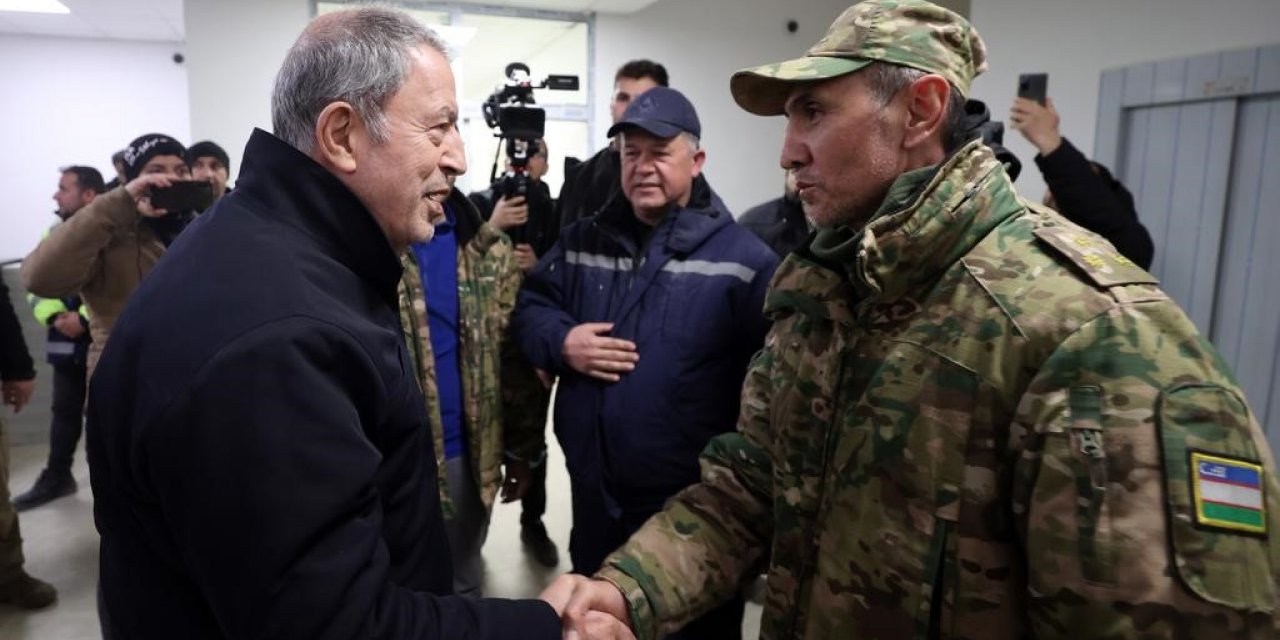 Bakan Akar, Özbekistan arama kurtarma ekibiyle bir araya geldi