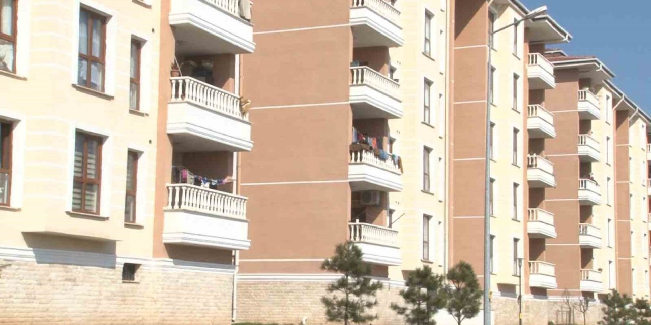 Depremin vurduğu Hatay’da TOKİ ayakta