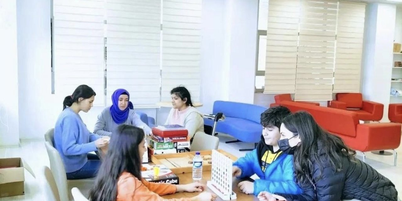 Depremzedeler için bu kez öğretmenler gönüllü oldu