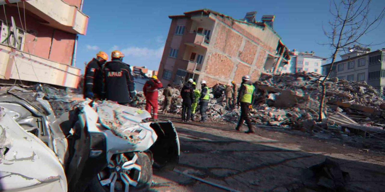 Depremin yıkıp geçtiği enkaz halindeki Elbistan havadan görüntülendi