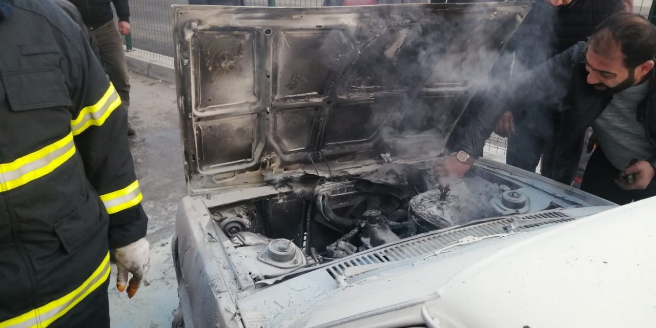 Erzincan’da otomobil yangını