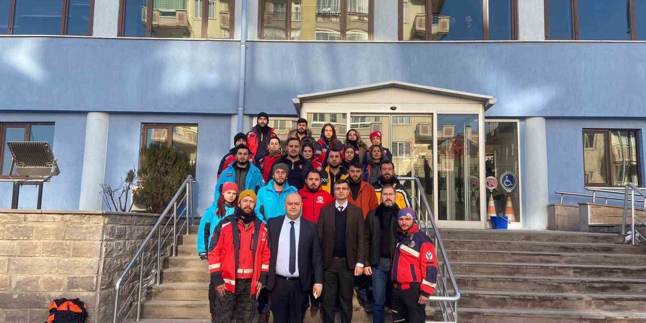 Afet bölgesine giden ilk sağlık ekipleri geri döndü