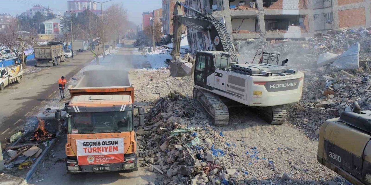 Samsun Büyükşehir tüm gücüyle afet bölgesinde
