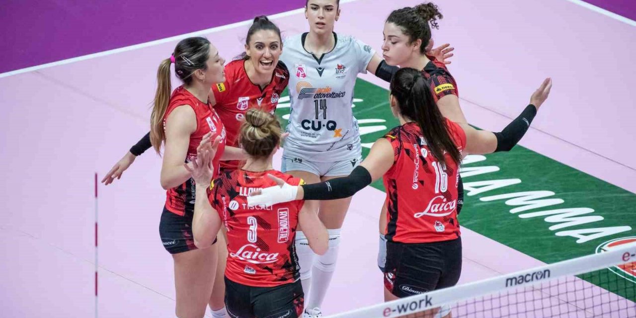 İtalyan ekibi Busto Arsizio’dan depremzedelere destek