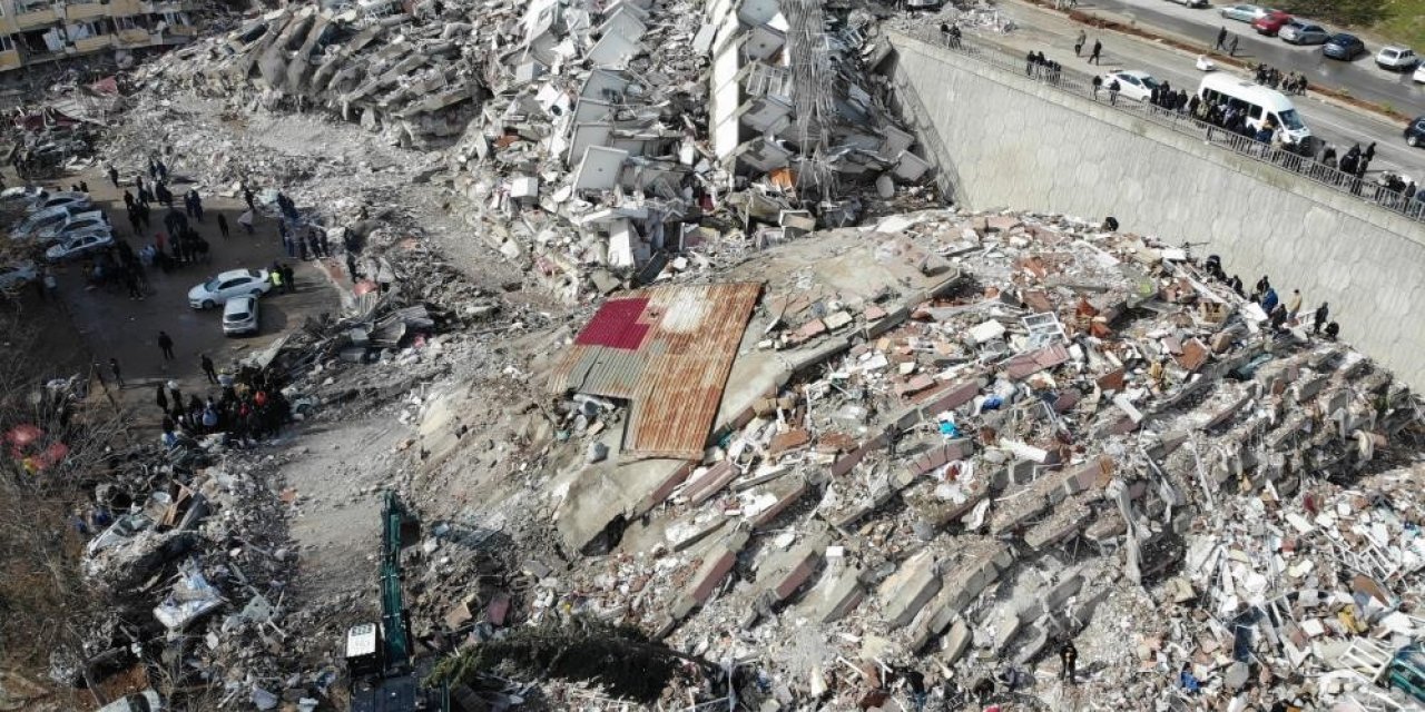 İzmir’in üniversitelerinde deprem acısı: 39 vefat