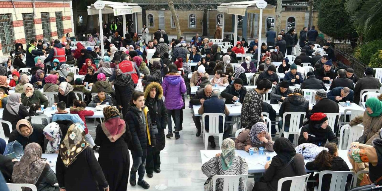 Bahçelievler’de depremde hayatlarını kaybedenler için Mevlid-i Şerif programı düzenledi