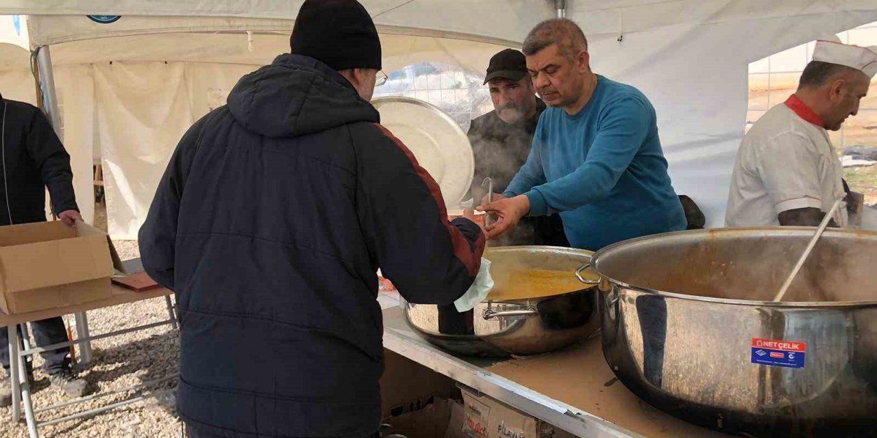 Akyurt Belediyesi Kahramanmaraş’ta yemek çadırı kurdu