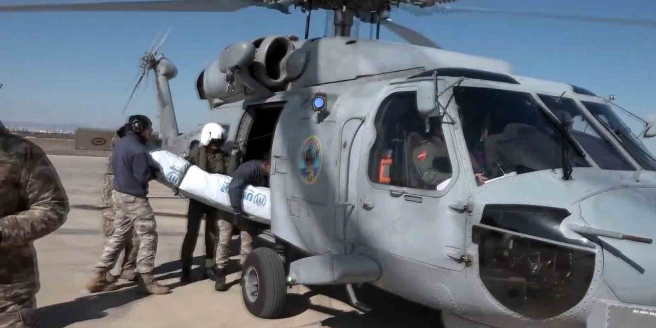 Mehmetçik deprem bölgesine yardım malzemesi ulaştırmayı sürdürüyor