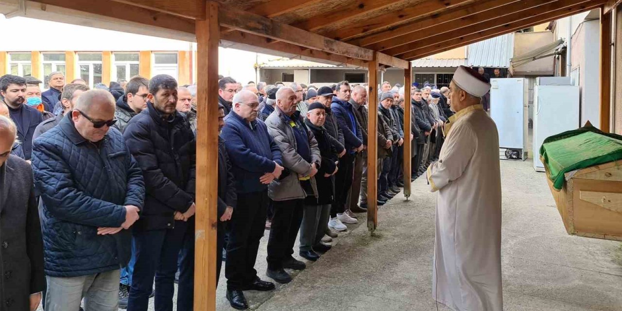 Depremde hayatını kaybeden öğretmen Karabük’te defnedildi