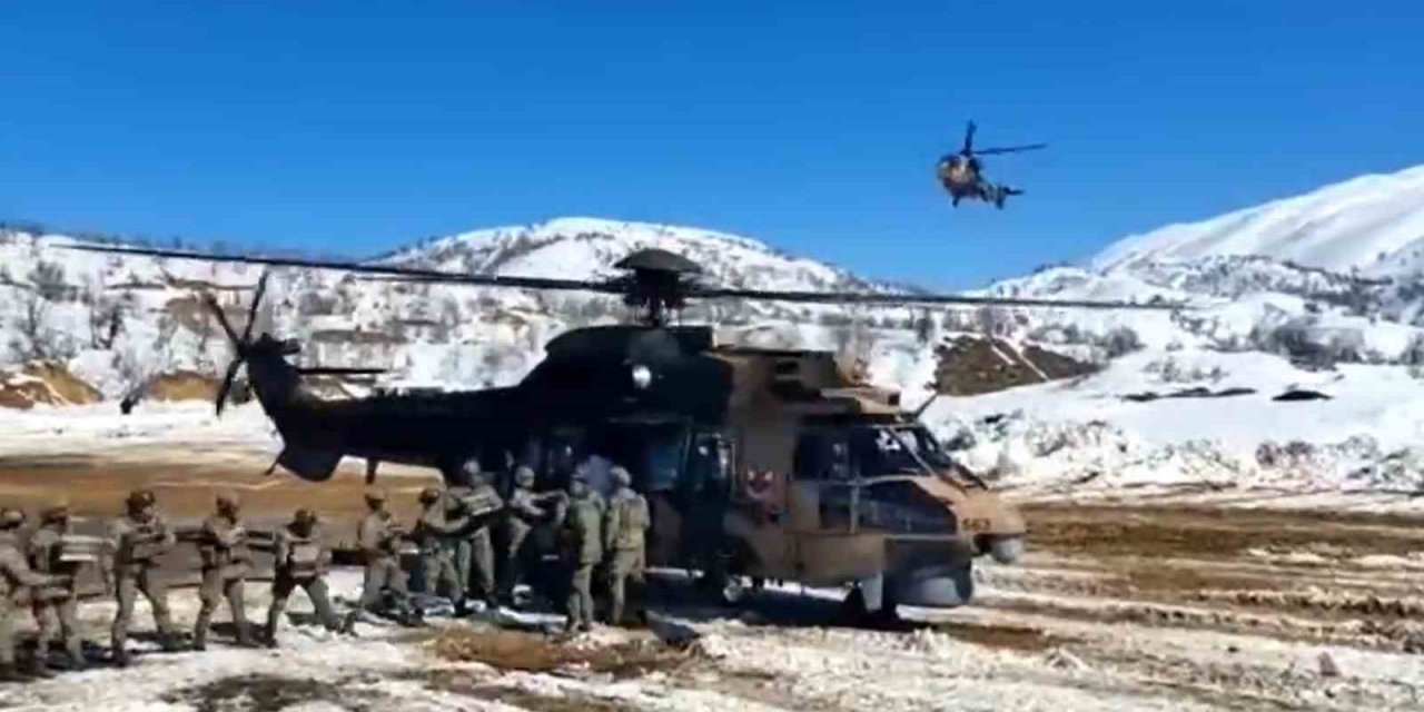 Hava Kuvvetleri deprem bölgelerine yardım malzemesi ulaştırmaya devam ediyor
