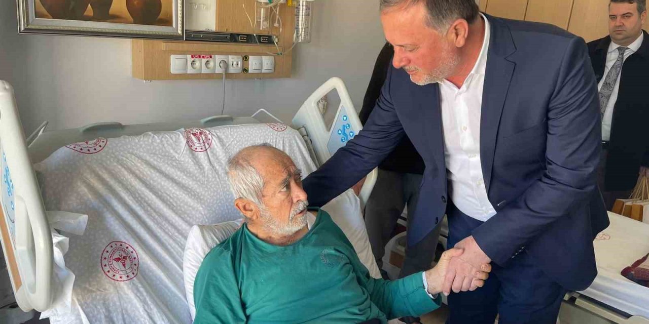 Başkan Tatlıdede yaralı depremzedeleri ziyaret etti