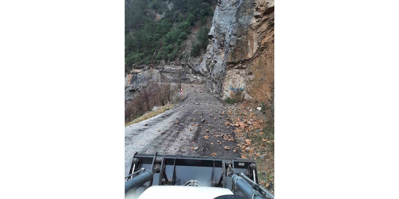 Düziçi’nde deprem sonrası kapanan köy yolları açıldı