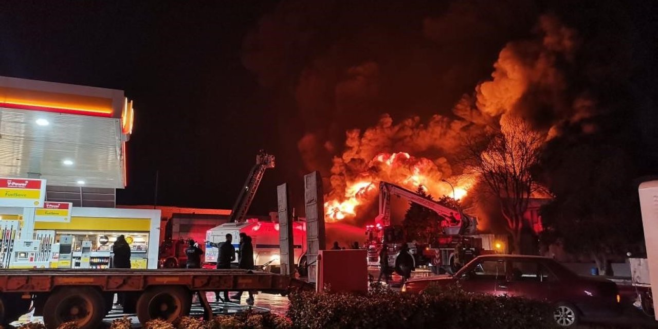 İzmir’de lastik bayisinde çıkan yangın söndürüldü