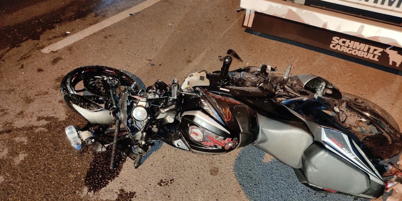 Otomobil ile çarpışan motosikletin sürücüsü yaralandı