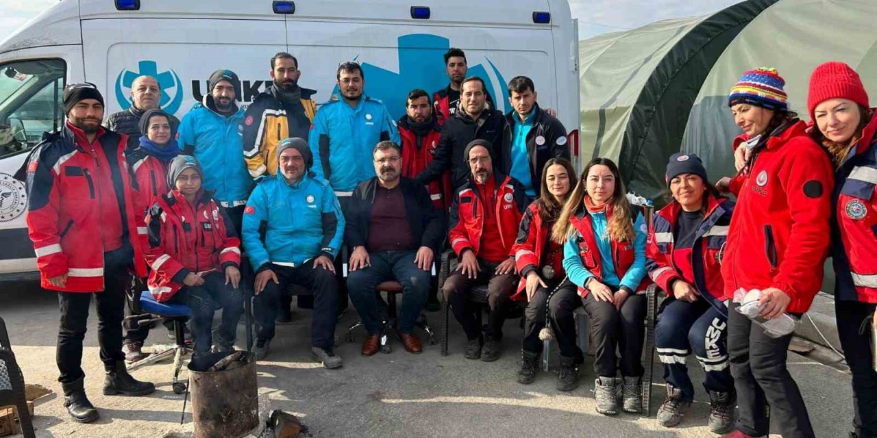 Başkan Sinan Kuluöztürk deprem felaketi yaşayan illeri ziyaret etti