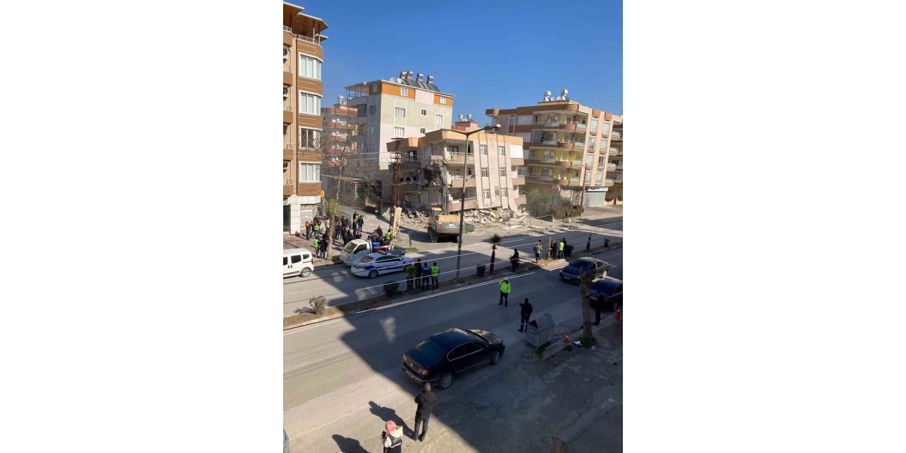 Dörtyol ve Payas’ta enkaz kaldırma ve hasarlı bina yıkım çalışması başlatıldı