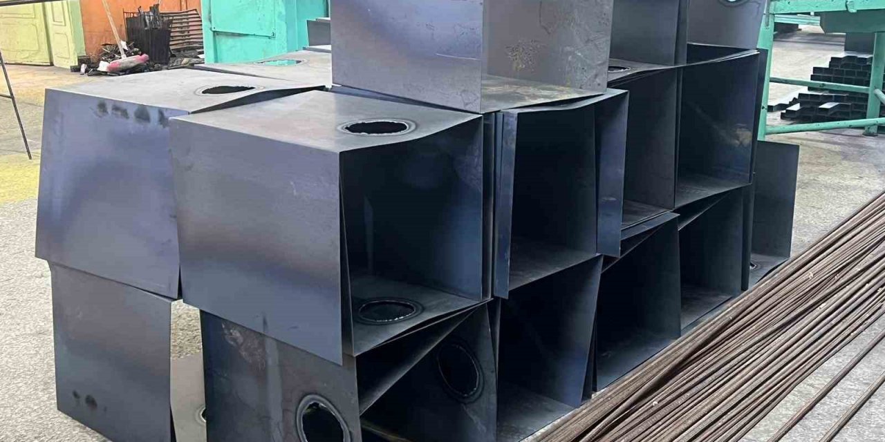 Nevşehir’de öğrenci ve öğretmenler depremzedeler için soba üretiyor