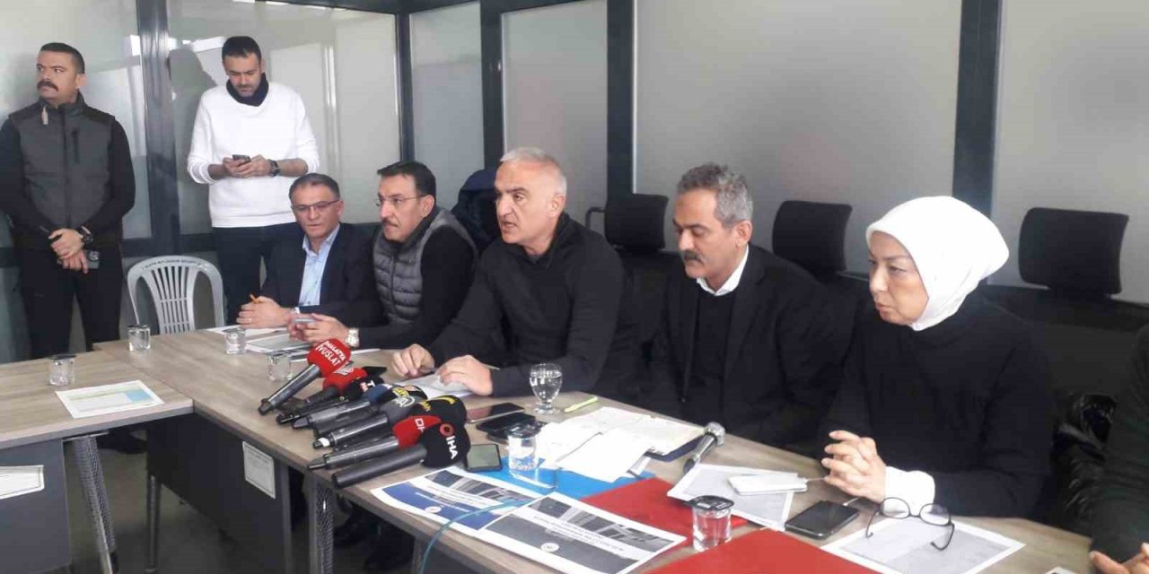 Bakan Ersoy: "Malatya’da enkaz çalışmalarına başladık"