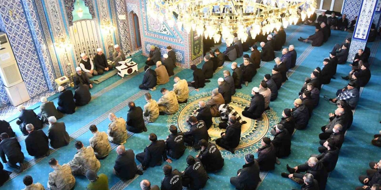 Gümüşhane’nin düşman işgalinden kurtuluşu programları iptal edilerek mevlit okutuldu