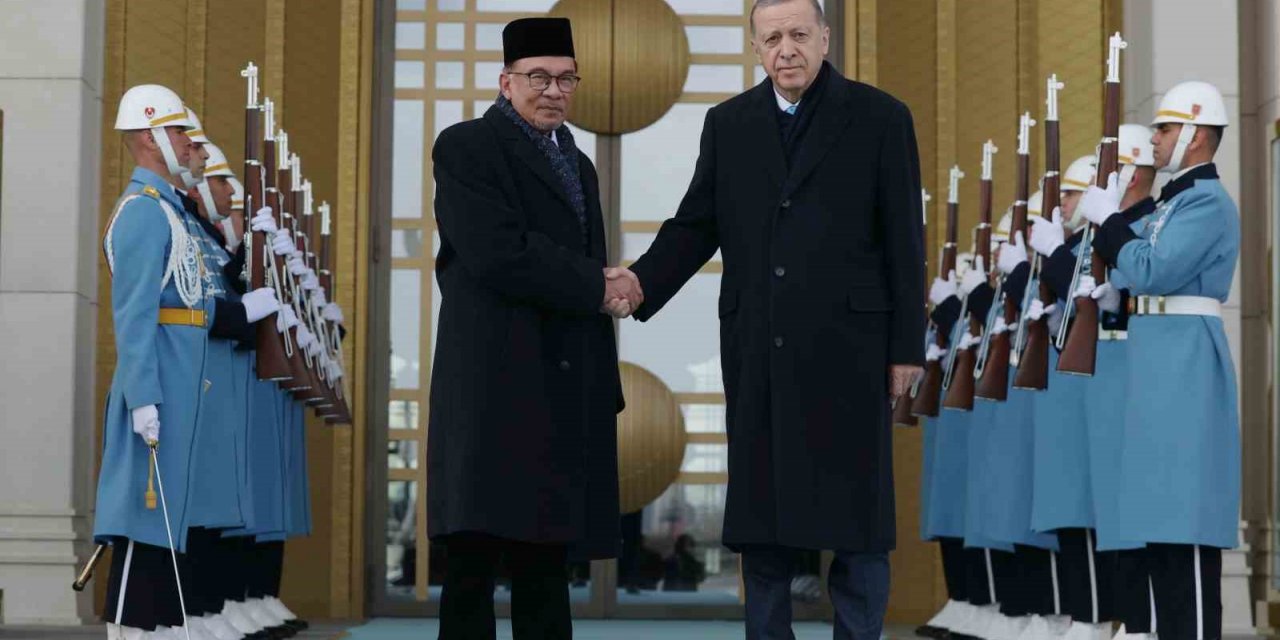 Cumhurbaşkanı Erdoğan, Malezya Başbakanı Enver İbrahim’i kabul etti
