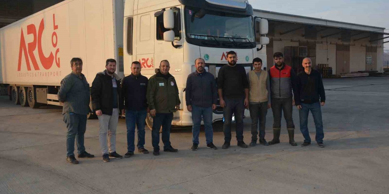 Deprem bölgesine 4 tır yem