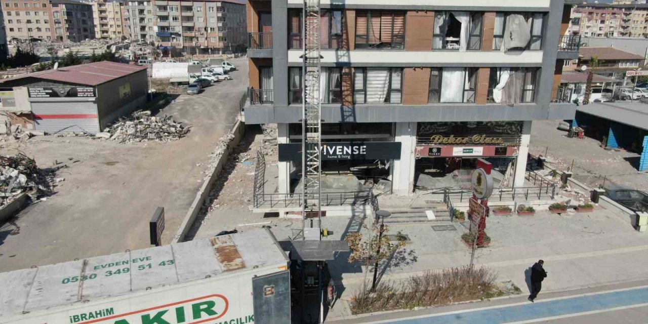 Hasarlı binalardan tehlikeli eşya tahliyesi