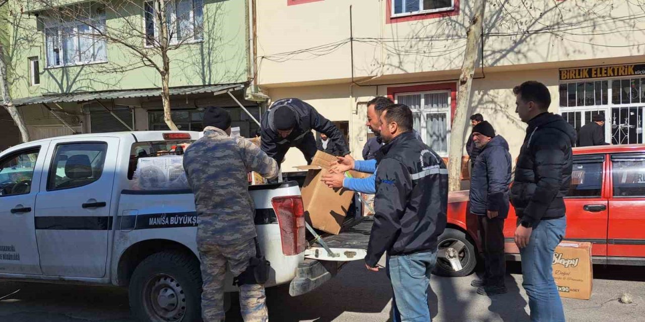 Manisa depremzedeleri kucaklıyor