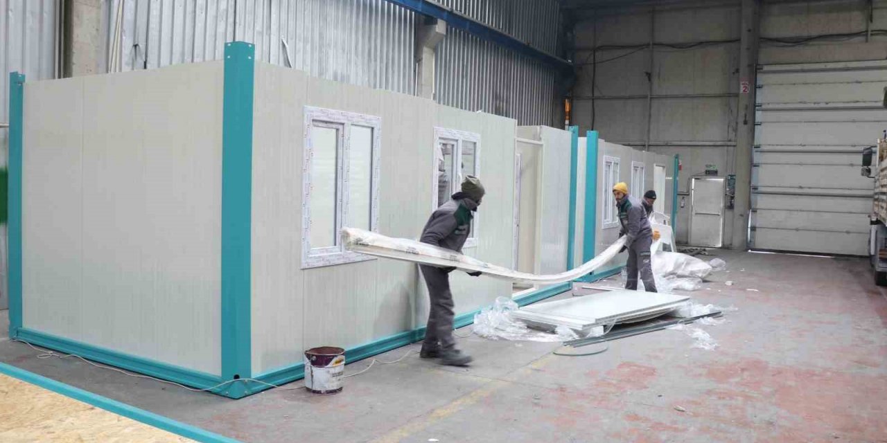 Aksaray’da deprem bölgesi için konteyner üretimi