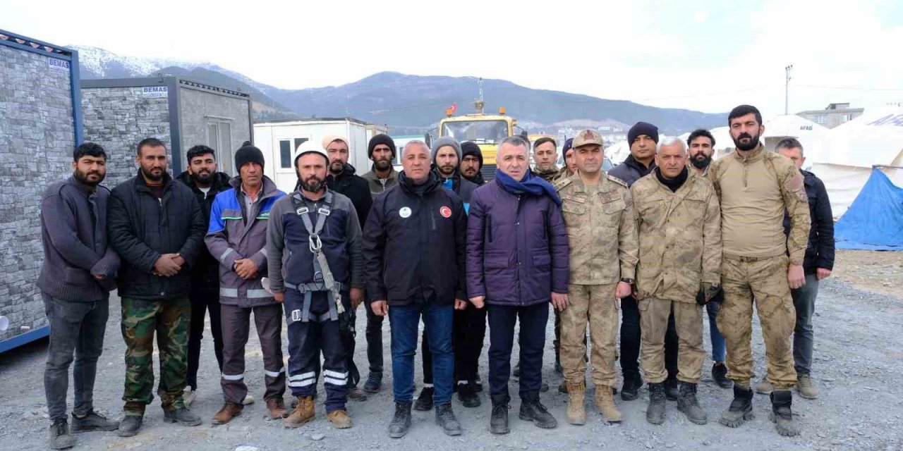 Şırnak Valisi Bilgin, Nurdağı’nda deprem sonrası değerlendirmelerde bulundu