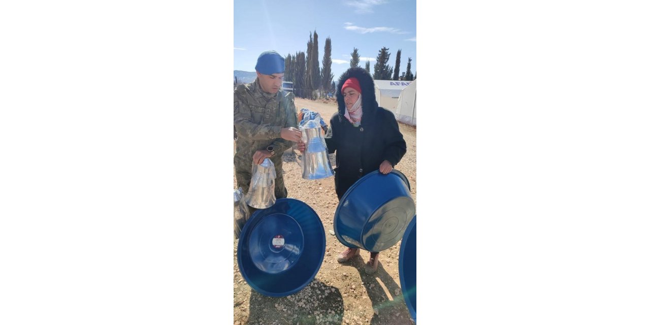 MSB: “Çocuklarımıza oyuncak, çikolata ve şeker dağıtmaya, yardım malzemelerini ailelerimize dağıtmaya devam ediyoruz”