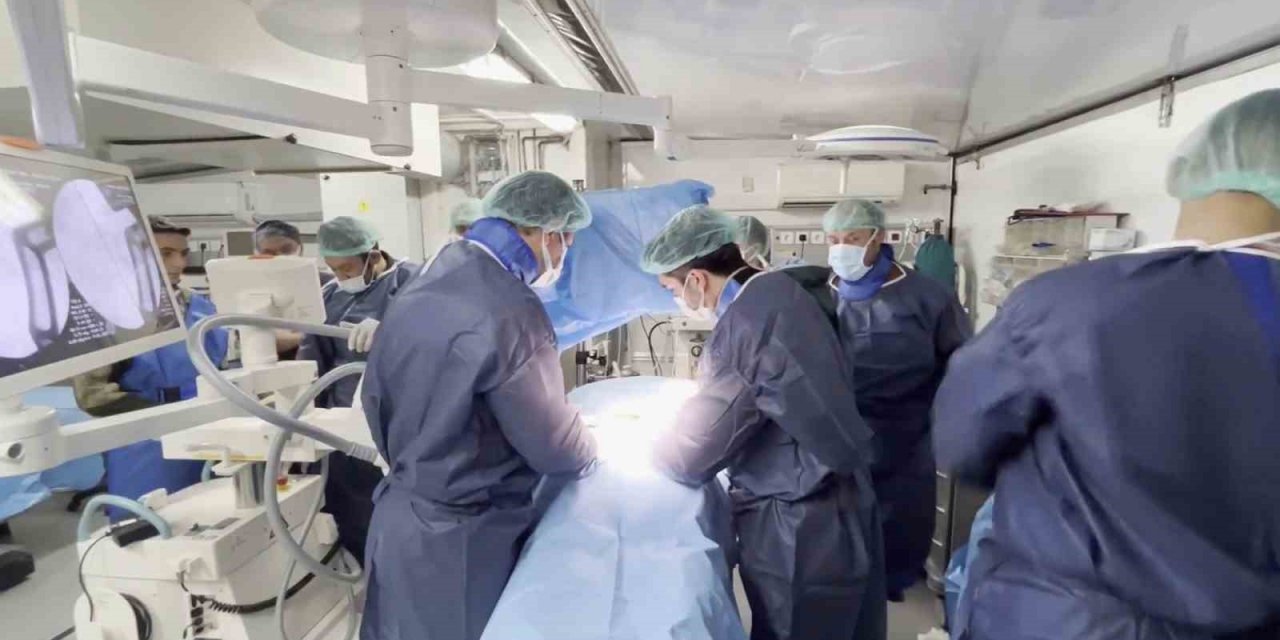 TSK’nın sahra hastaneleri vatandaşların tedavisini aralıksız sürdürüyor