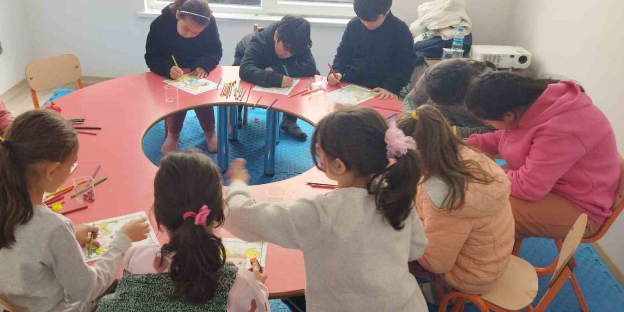 NEVÜ’lü gönüllü öğrencilerden depremzede çocuklara psikososyal destek