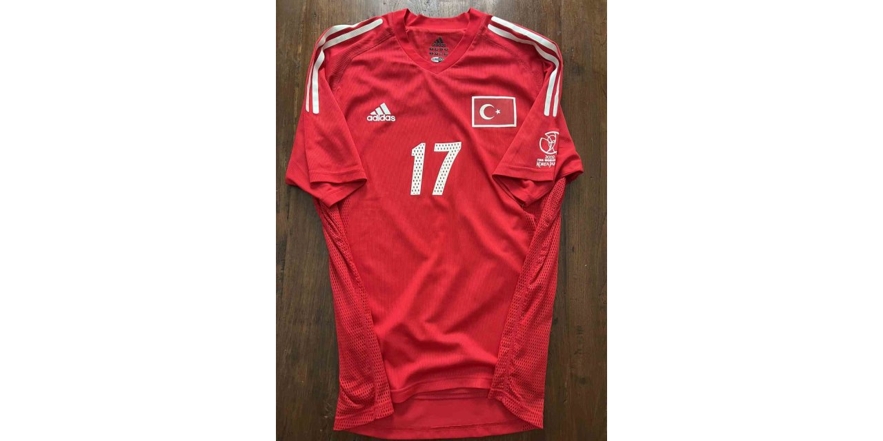 İlhan Mansız, Senegal maçında giydiği milli formayı satışa çıkardı