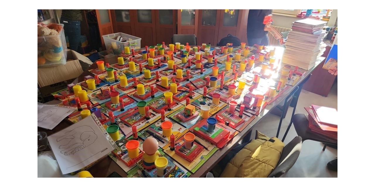 Anadolu Üniversitesi’nden depremzede çocuklara oyuncak yardımı