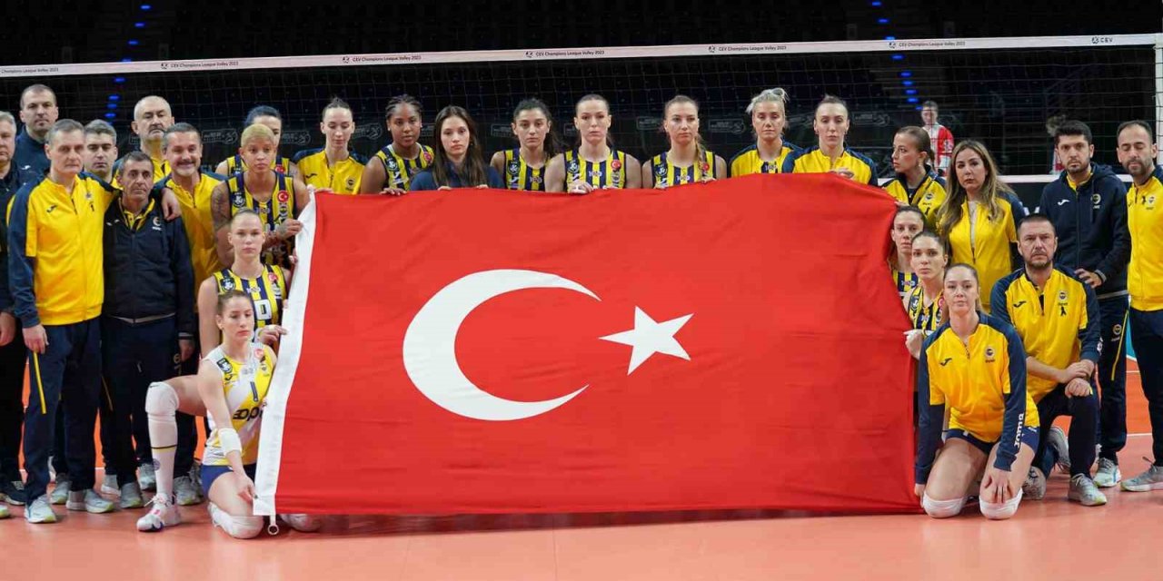 Fenerbahçe Opet, CEV Şampiyonlar Ligi’nde play-off etabına yükseldi