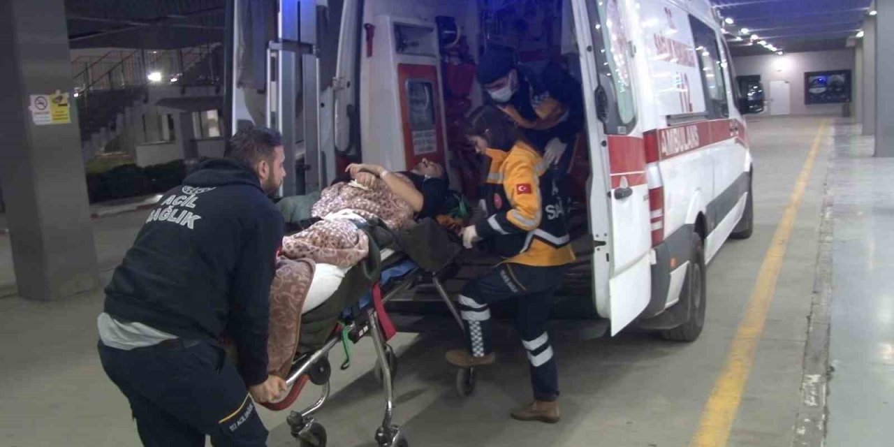 İslahiye’de enkazdan çıkarılan 2 kardeş Çam ve Sakura Şehir Hastanesi’ne getirildi