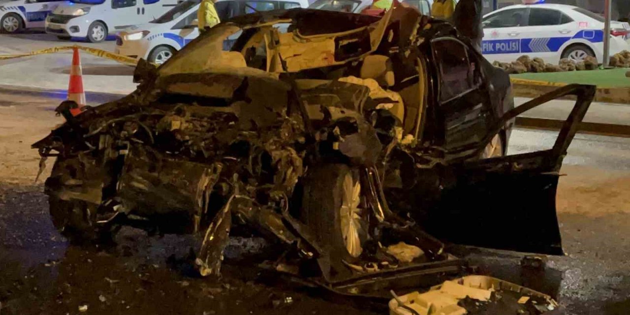 Ankara’da sulama tankerine çarpan otomobilin sürücüsü olay yerinde hayatını kaybetti