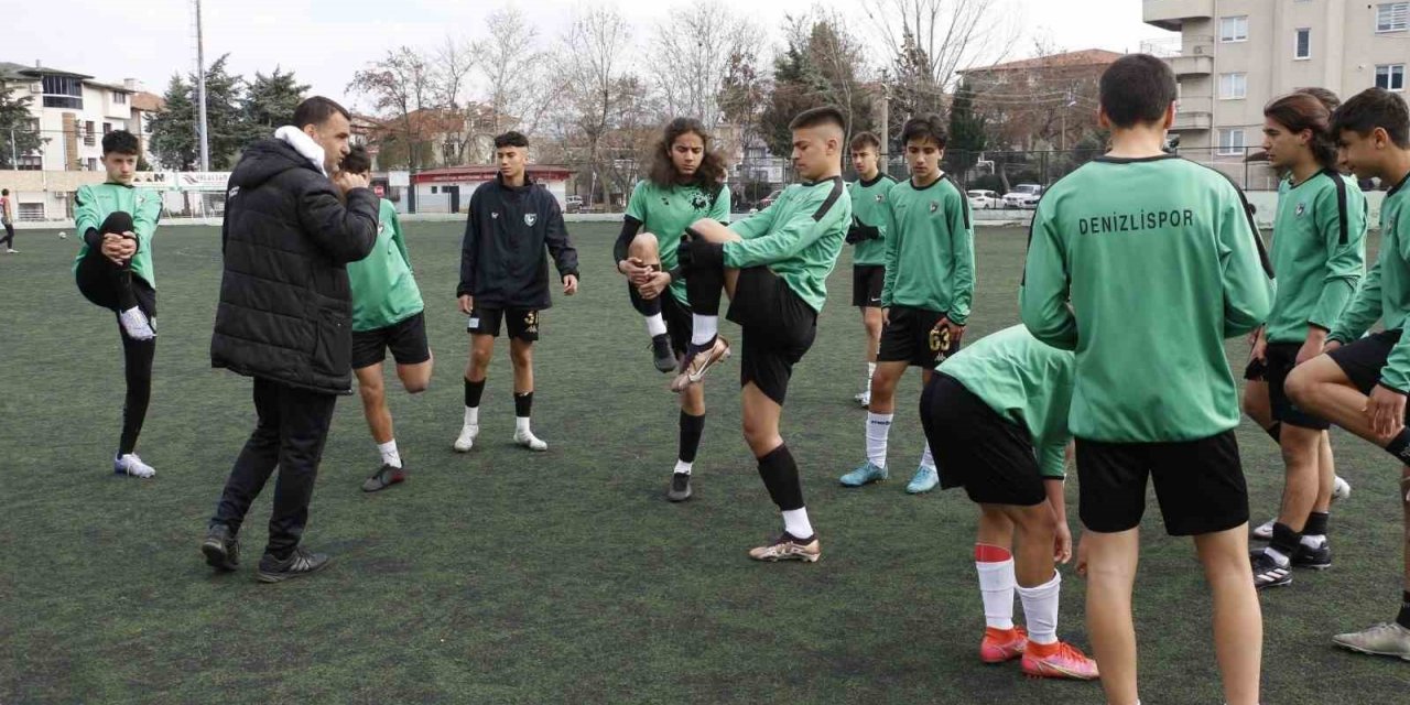 Genç horozlar, lige verilen arayı çalışarak geçiriyor