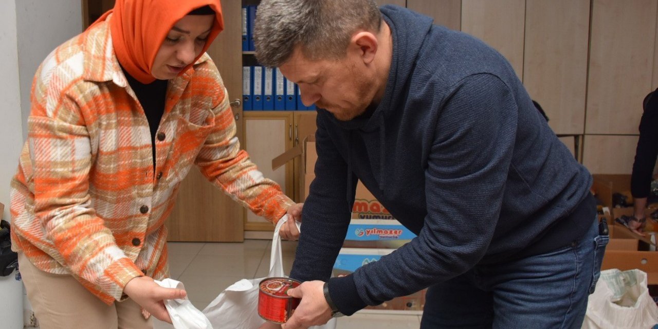 Bozüyük Belediyesi’nden depremzedelere “sosyal market” ve cansuyu desteği