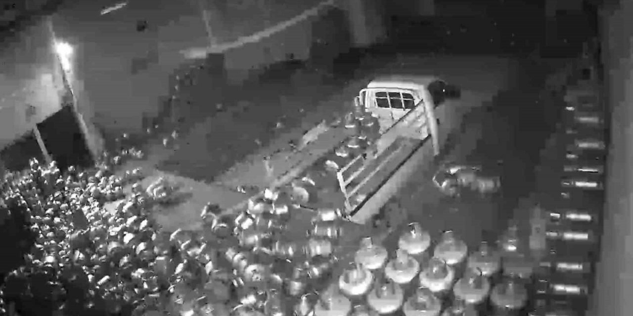 Deprem gecesi depodaki mutfak tüpleri böyle düştü