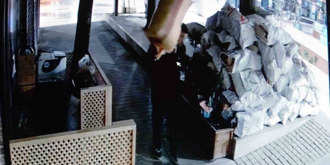 Depremzedelere yardım için getirilen yorganı çalan şüpheliye adli kontrol