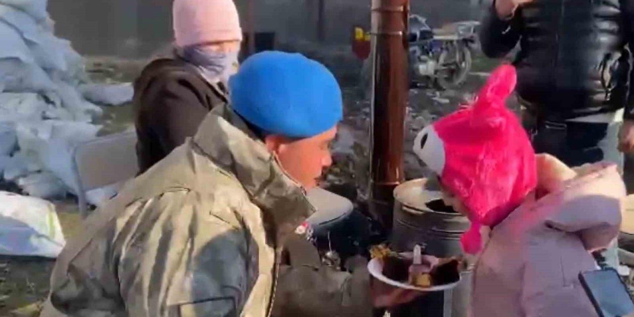 Minik Ayşegül’e Mehmetçikten özel doğum günü kutlaması