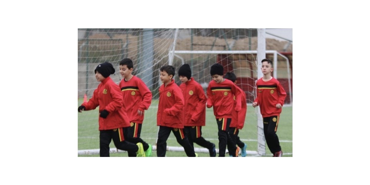 Eskişehirspor depremzede çocukları unutmadı