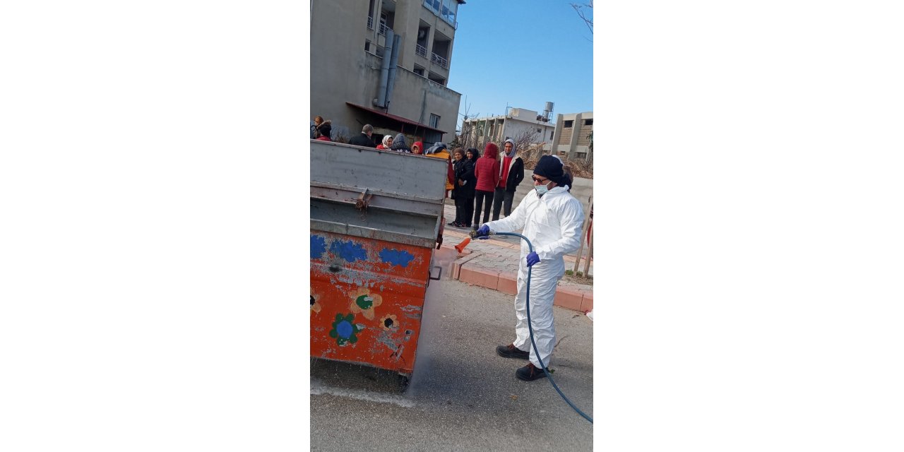 Deprem bölgesi haşere oluşumuna karşı ilaçlandı