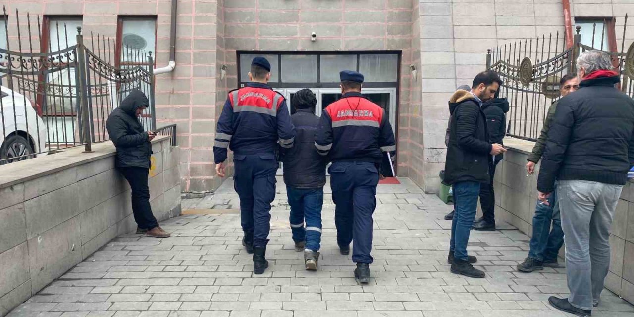 Kullanılmayan fabrikadan 300 kilogram demir çalan şüpheliye jandarmadan suçüstü