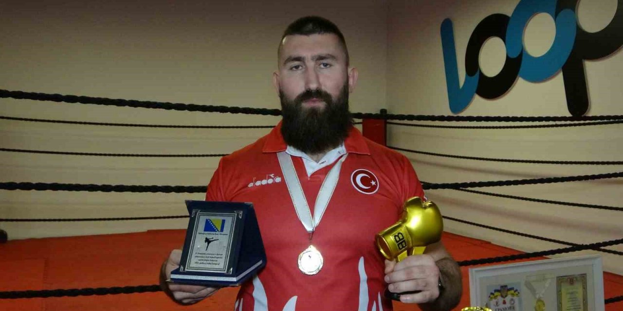 Milli boksör Muhammed Dursun, depremzedeler için altın eldivenini açık artırmayla satacak